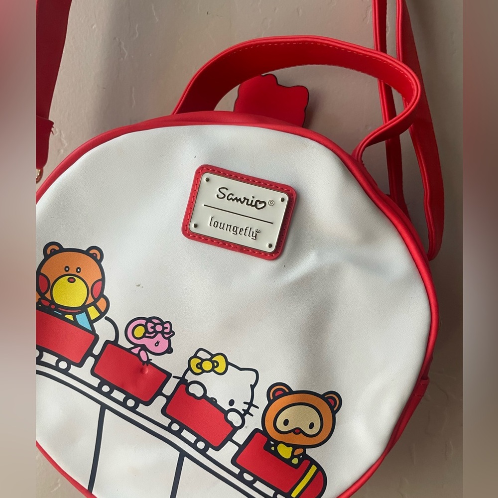 Hello Kitty Ferris Wheel Crossbody Bag - Red and White - Picture 6 of 7